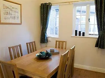 Port Sunlight Holiday Cottages Bebington Hotel