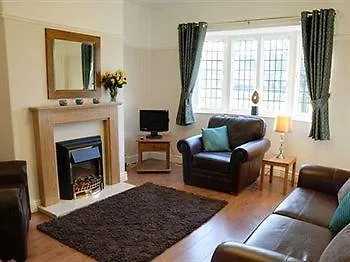 Port Sunlight Holiday Cottages Bebington Hotel