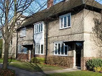 Port Sunlight Holiday Cottages Bebington Hotel